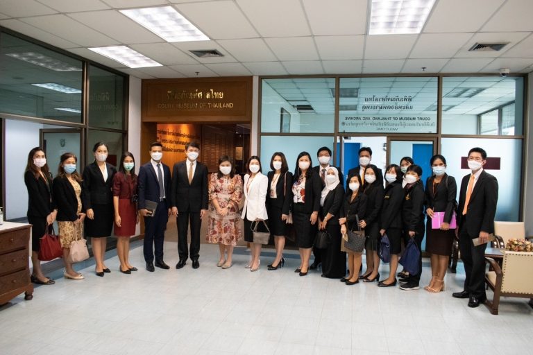 คณะผู้บริหารสำนักงานเลขาธิการสำนักงานอัยการสูงสุดและบุคลากรสำนักวิทยบริการ เข้าศึกษาดูงานศูนย์วิทยบริการสำนักงานศาลยุติธรรม และเยี่ยมชมพิพิธภัณฑ์ศาลไทย