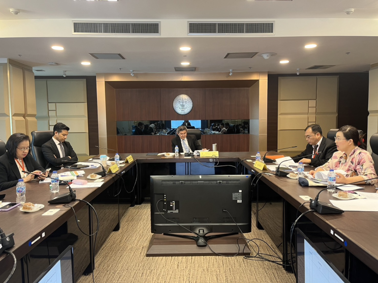 นายสราวุธ ปิตุเตชะ เลขาธิการสำนักงานอัยการสูงสุด เป็นประธานการประชุม เพื่อรับฟังการรายงานผลการดำเนินงานของ สำนักนิติการ และ สำนักวิทยบริการ ประจำปีงบประมาณ 2567