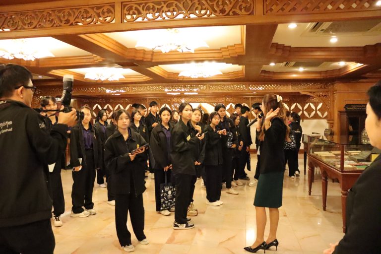 คณะครูและนักเรียน โรงเรียนเตรียมอุดมศึกษา ภาคตะวันออกเฉียงเหนือเข้าเยี่ยมชมพิพิธภัณฑ์อัยการไทย