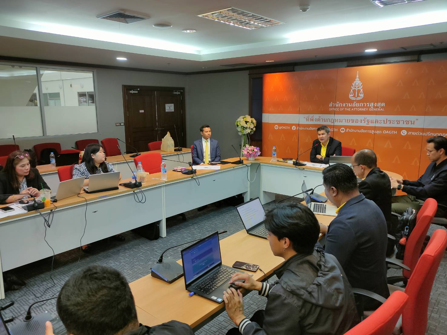 การประชุมหารือการเตรียมความพร้อมรองรับการปฏิบัติงาน ณ ศูนย์ราชการเฉลิมพระเกียรติฯ อาคาร C ระหว่างสำนักงานอัยการสูงสุด กับ บริษัท โทรคมนาคมแห่งชาติ จำกัด (มหาชน)